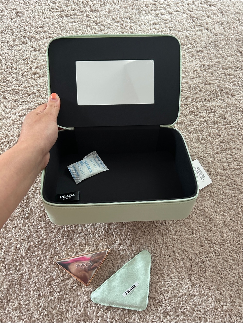 Prada beauty case & compact mirror - Picture 4 of 14